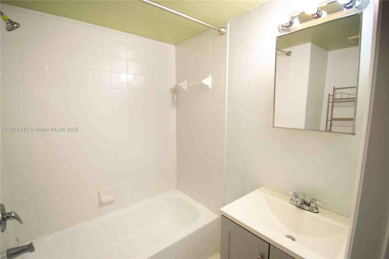 8319 Northwest 5th Avenue #8319 - Photo 7 of 20