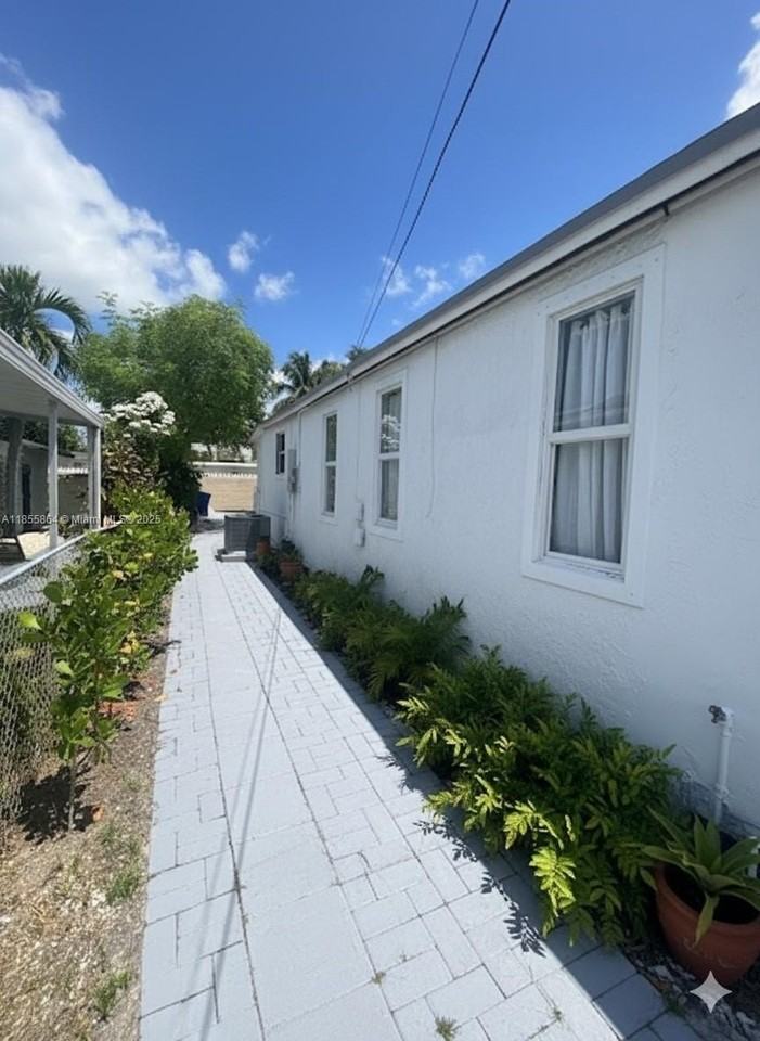 81 Nw 44th St #2 - Photo 2 of 6