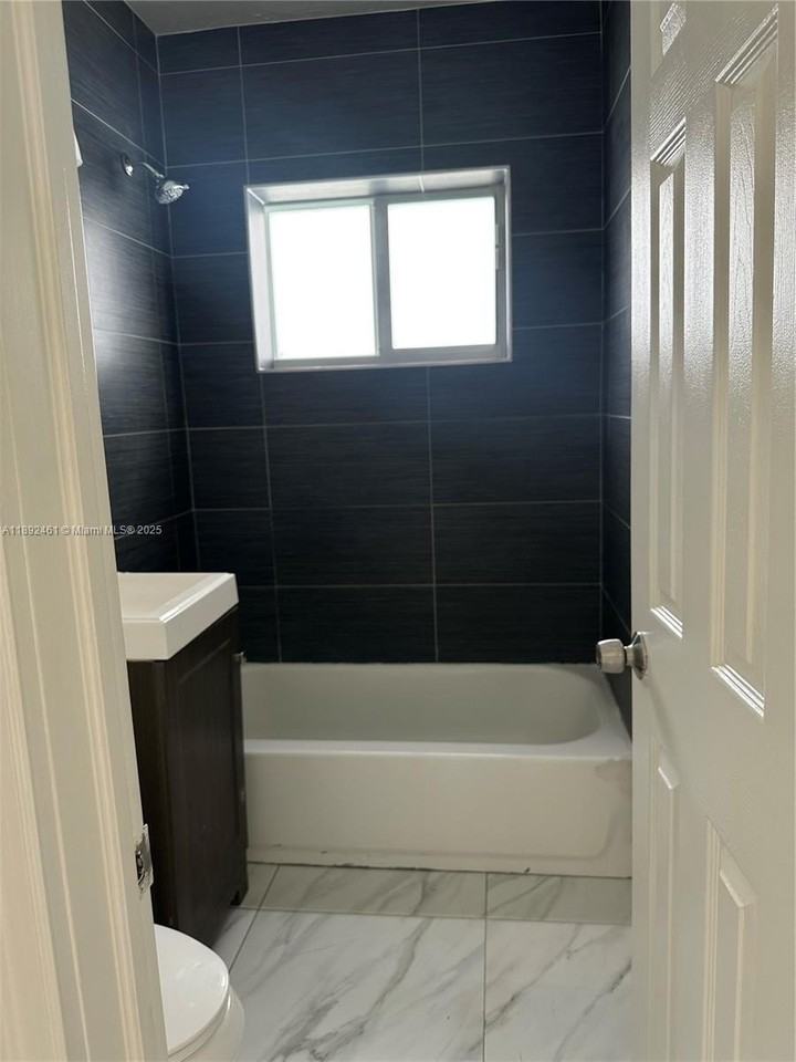 7003 Nw 6th Ave #7003 - Photo 7 of 14