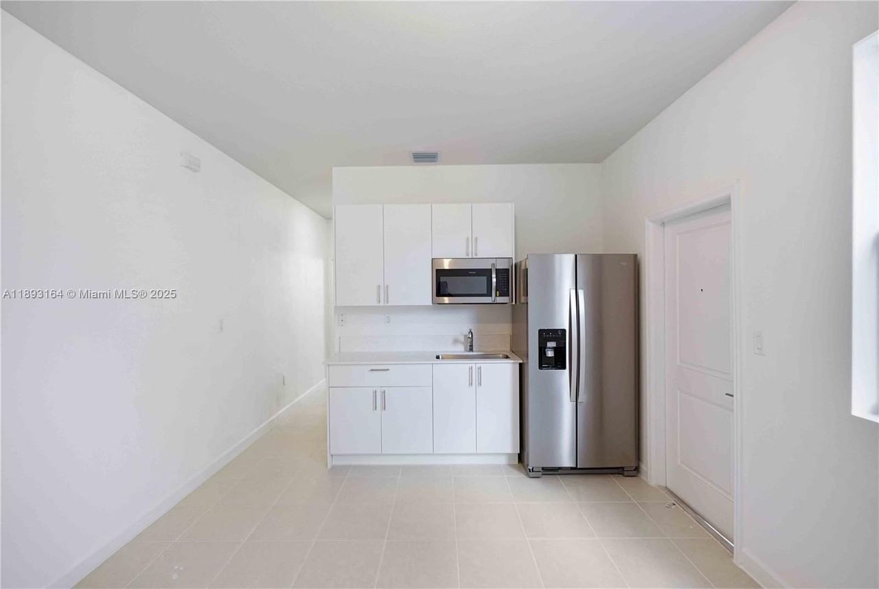 16261 Sw 148th Ave #A - Photo 4 of 9