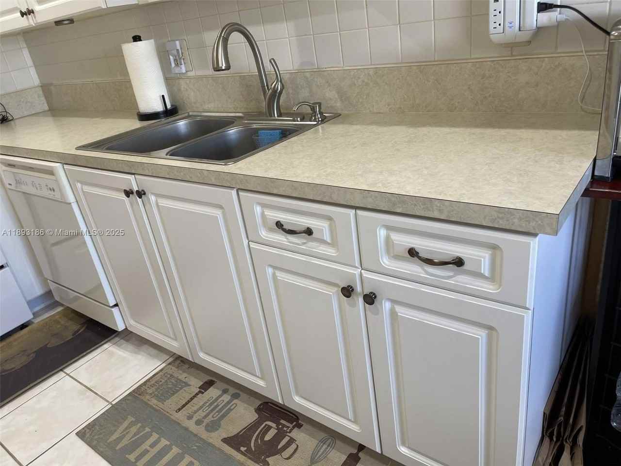 1640 Nw 19th Ter #103 - Photo 3 of 22