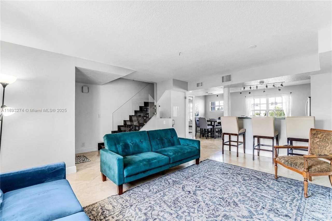 349 Virginia St - Photo 2 of 23