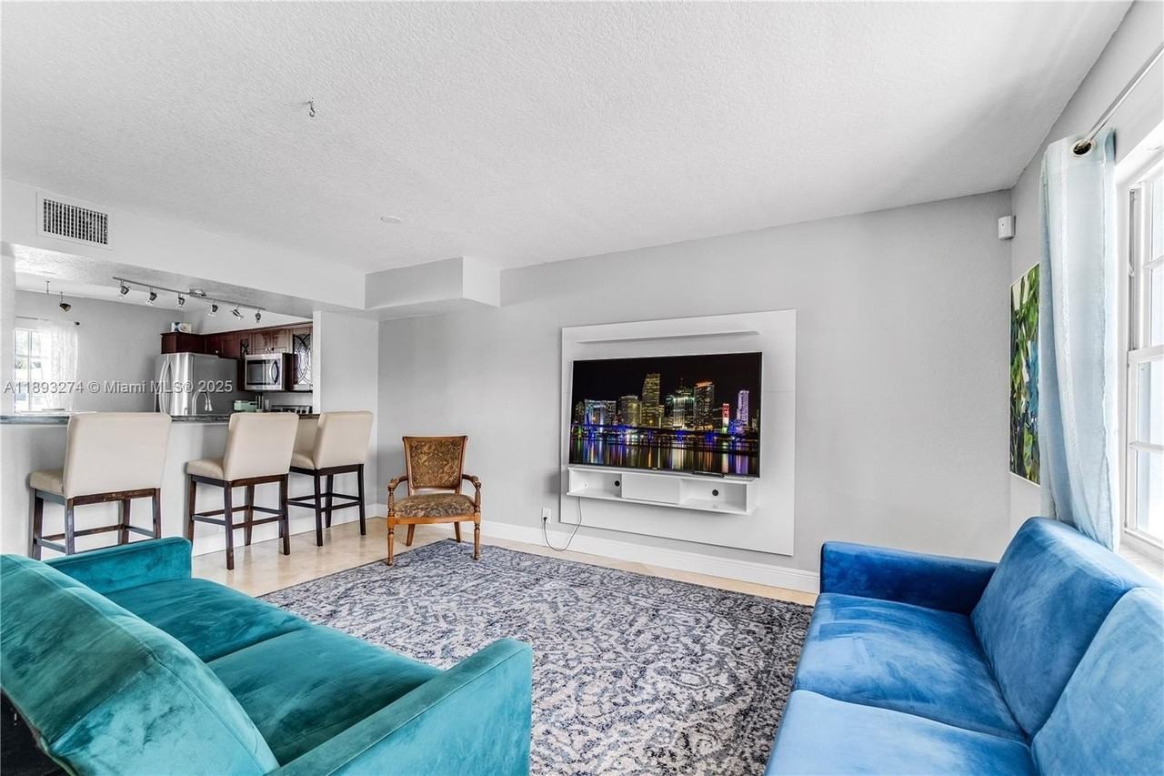 349 Virginia St - Photo 3 of 23