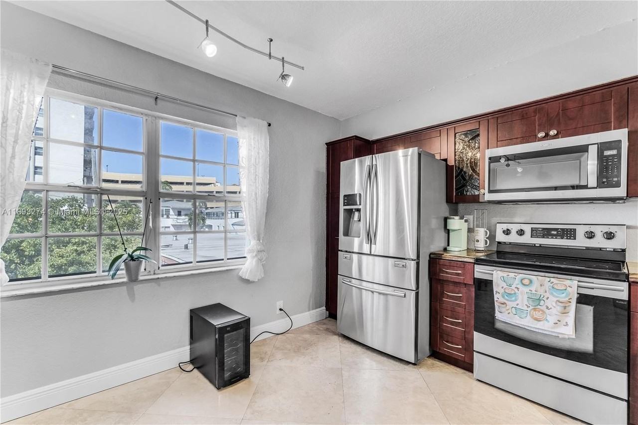 349 Virginia St - Photo 7 of 23