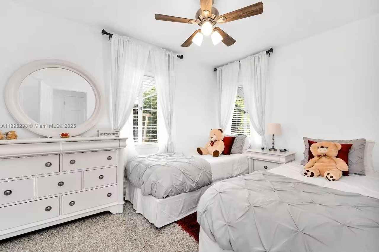 5515 Spruce Avenue - Photo 4 of 23