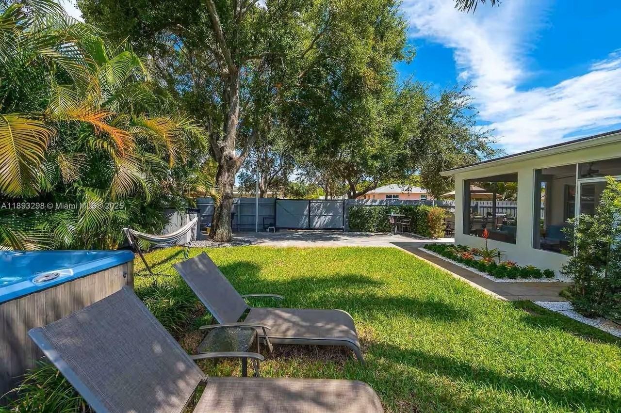 5515 Spruce Avenue - Photo 5 of 23