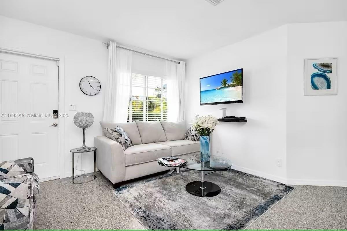 5515 Spruce Avenue - Photo 6 of 23