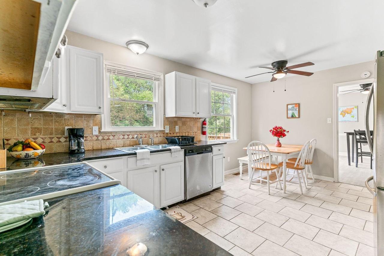 Collingwood Drive - Photo 4 of 17