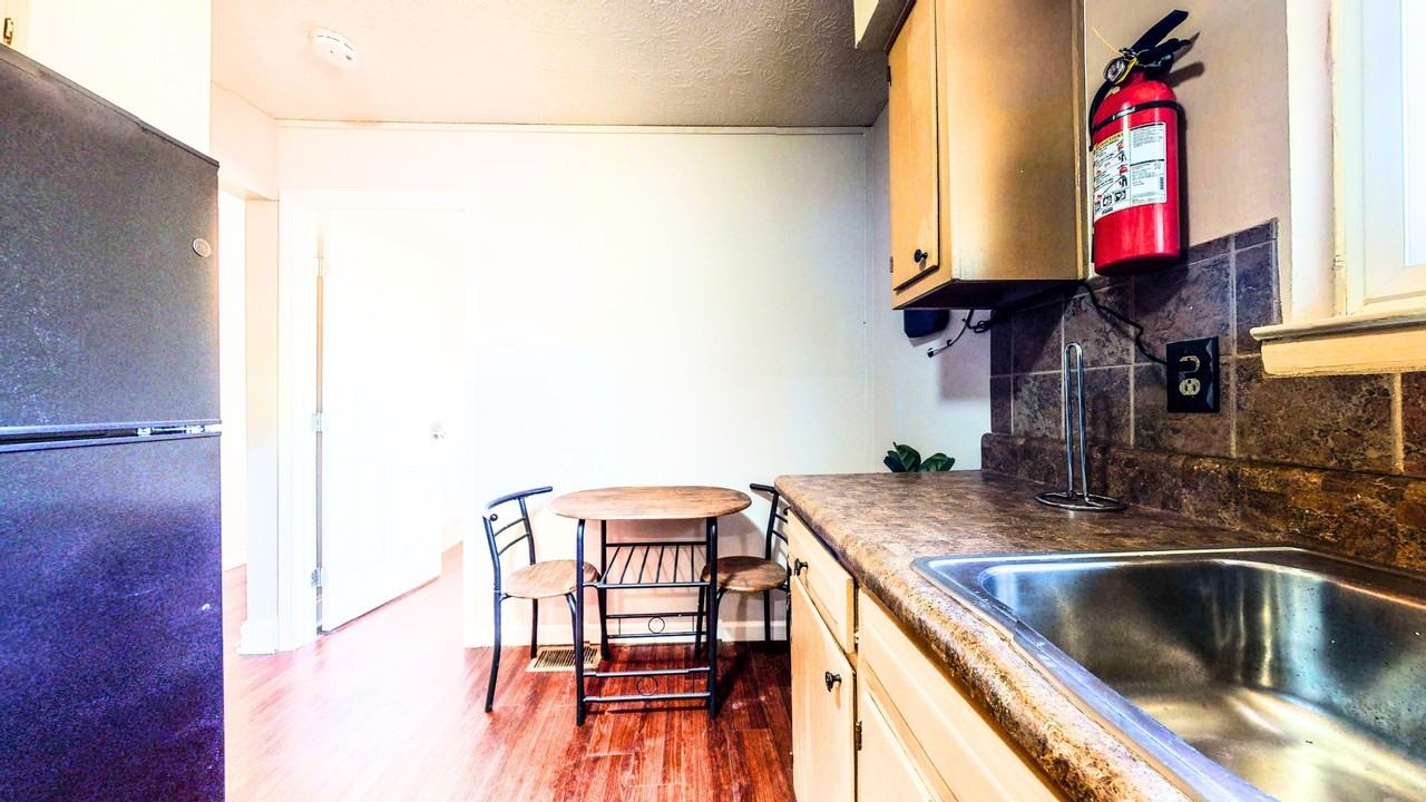 Stephanie Dr Sw - Photo 3 of 9