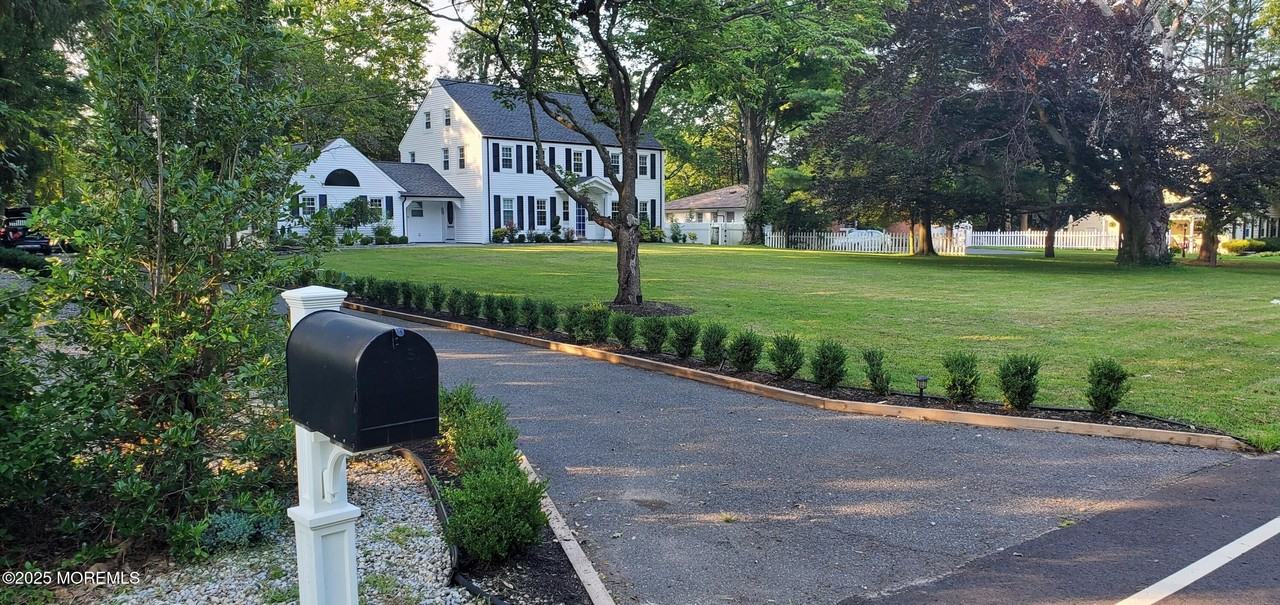 311 Old Corlies Ave - Photo 2 of 31