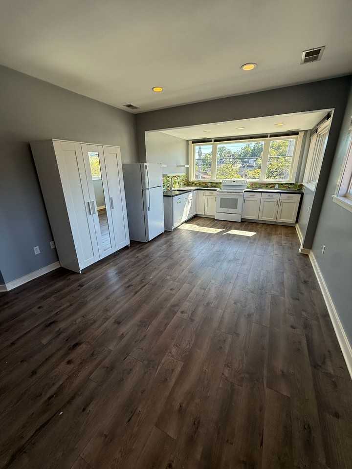 1500 Broadway Avenue #201 - Photo 2 of 3