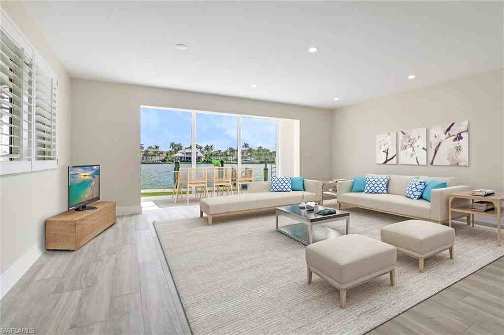 2500 Gulf Shore Blvd N #S10