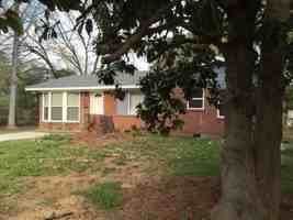 featured image of 2324 Laurel Dr