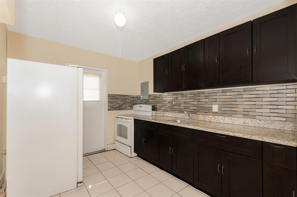 416 Northwest 19th Avenue - Photo 7 of 23