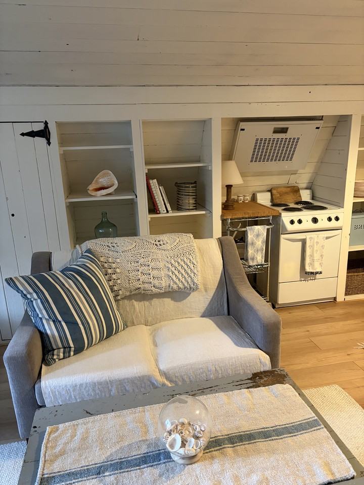 1063 Elm Street - Photo 3 of 10