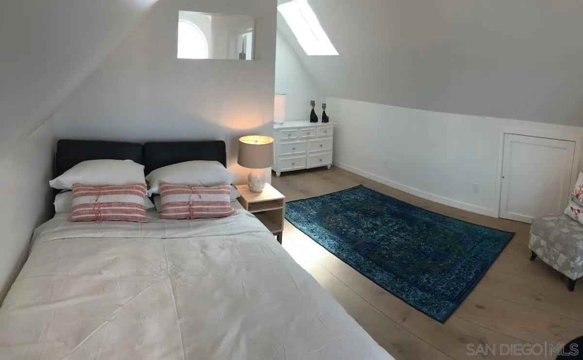 5112 Saratoga Ave Apt 1 #1 - Photo 7 of 11