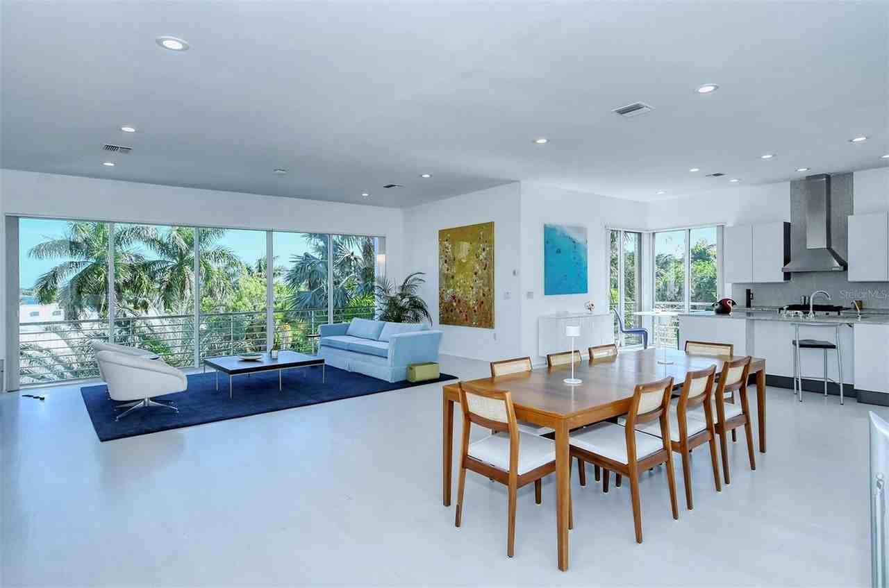 213 N Washington Dr - Photo 5 of 50