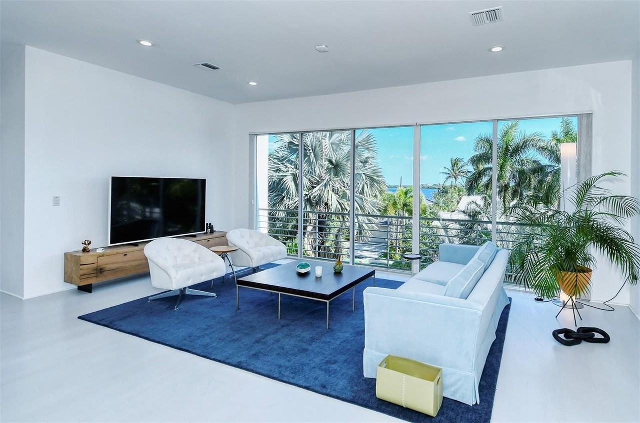 213 N Washington Dr - Photo 7 of 50