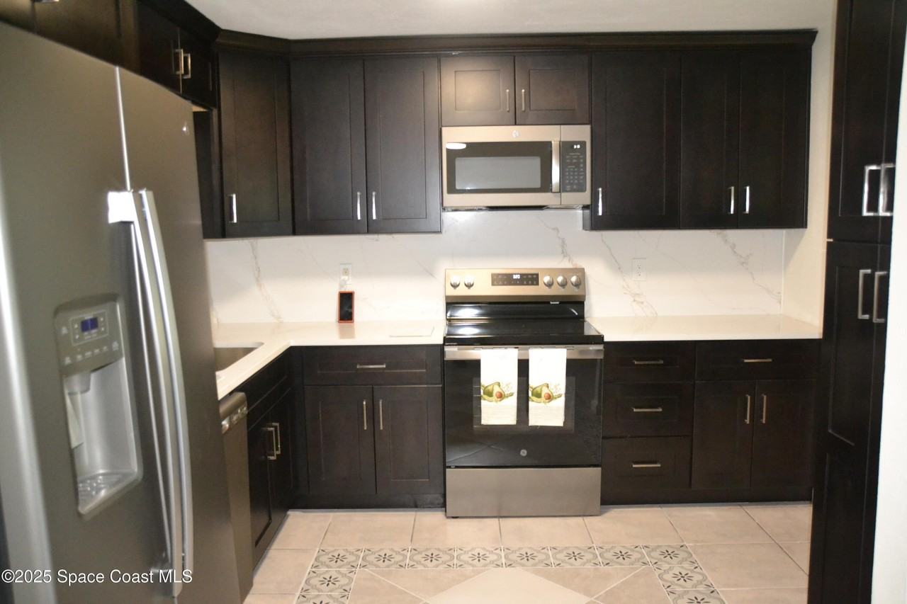 1034 Garfield Street - Photo 4 of 50