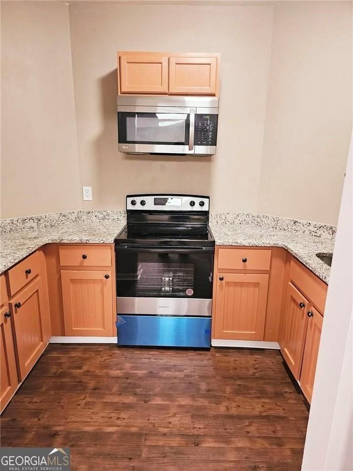 3001 Susan Ct - Photo 2 of 19