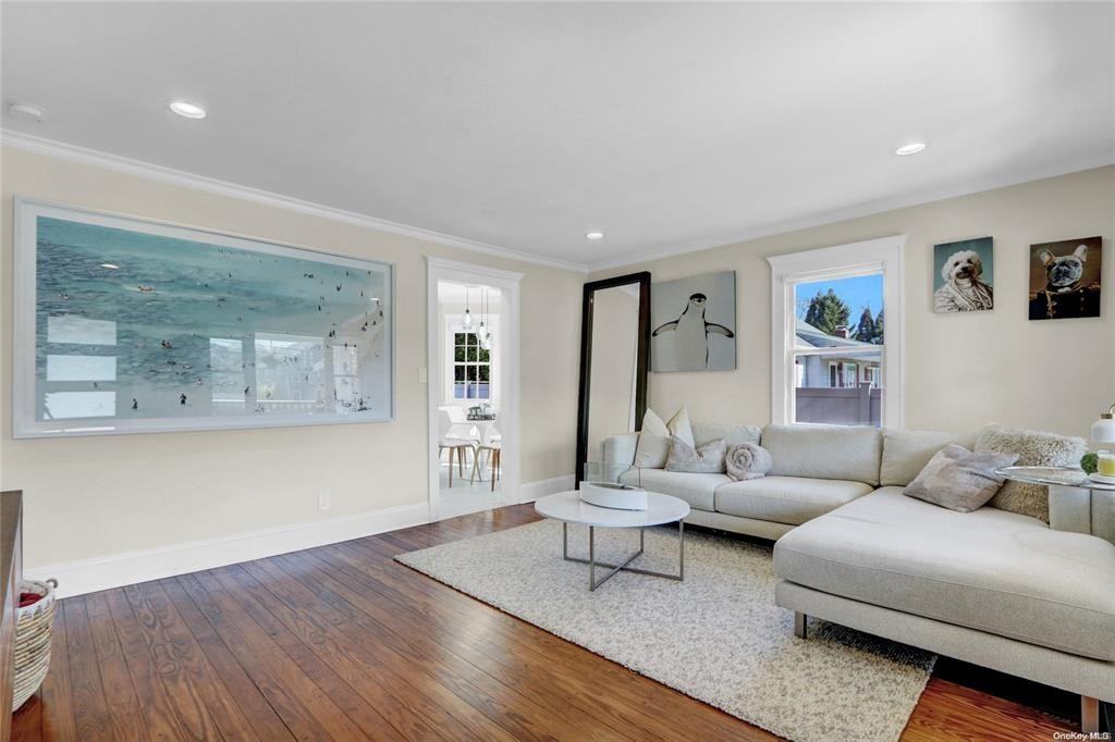 279 Fairview Ave - Photo 5 of 31