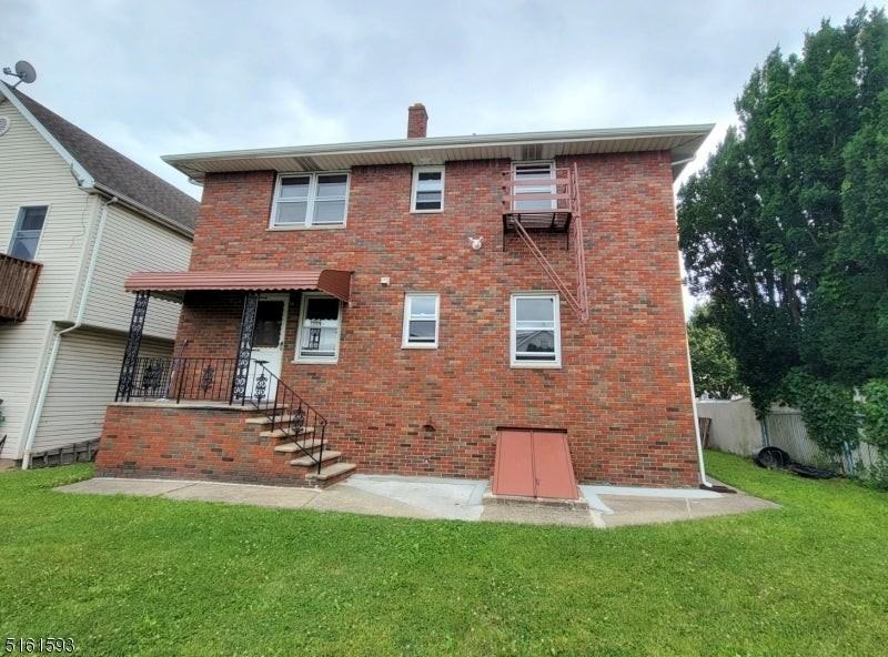 111 Marconi St - Photo 2 of 9