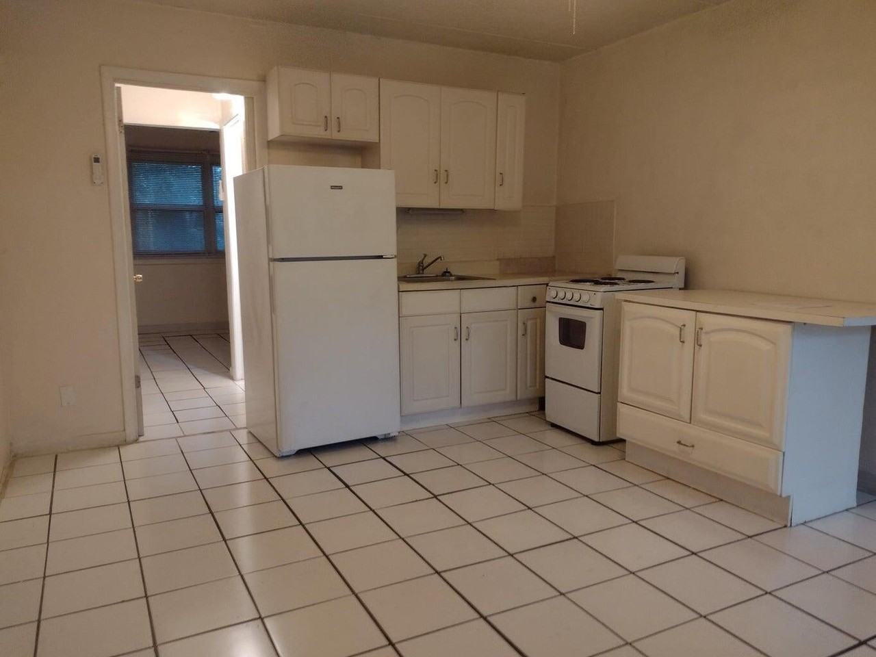 3251 Sw 44th St - Photo 2 of 5