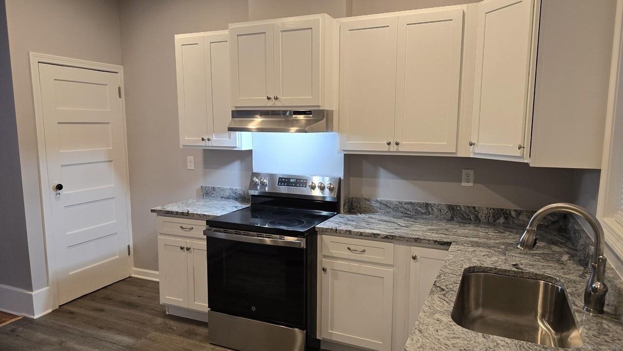 28 Prospect St - Photo 2 of 17