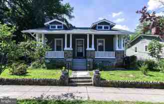 1011 Douglas St Ne - Photo 1 of 1