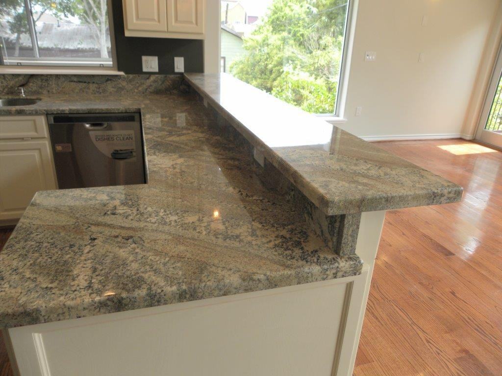 737 Yale St - Photo 5 of 31