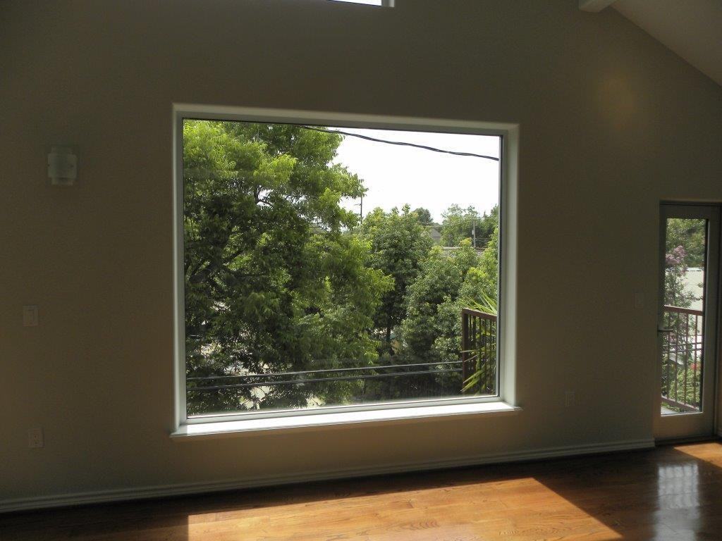 737 Yale St - Photo 6 of 31