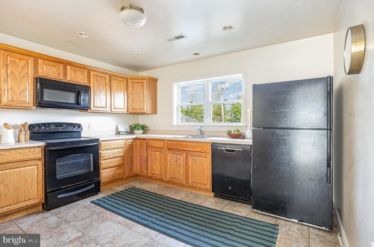 5237 Crowson Ave Unit 7 #7 - Photo 4 of 18