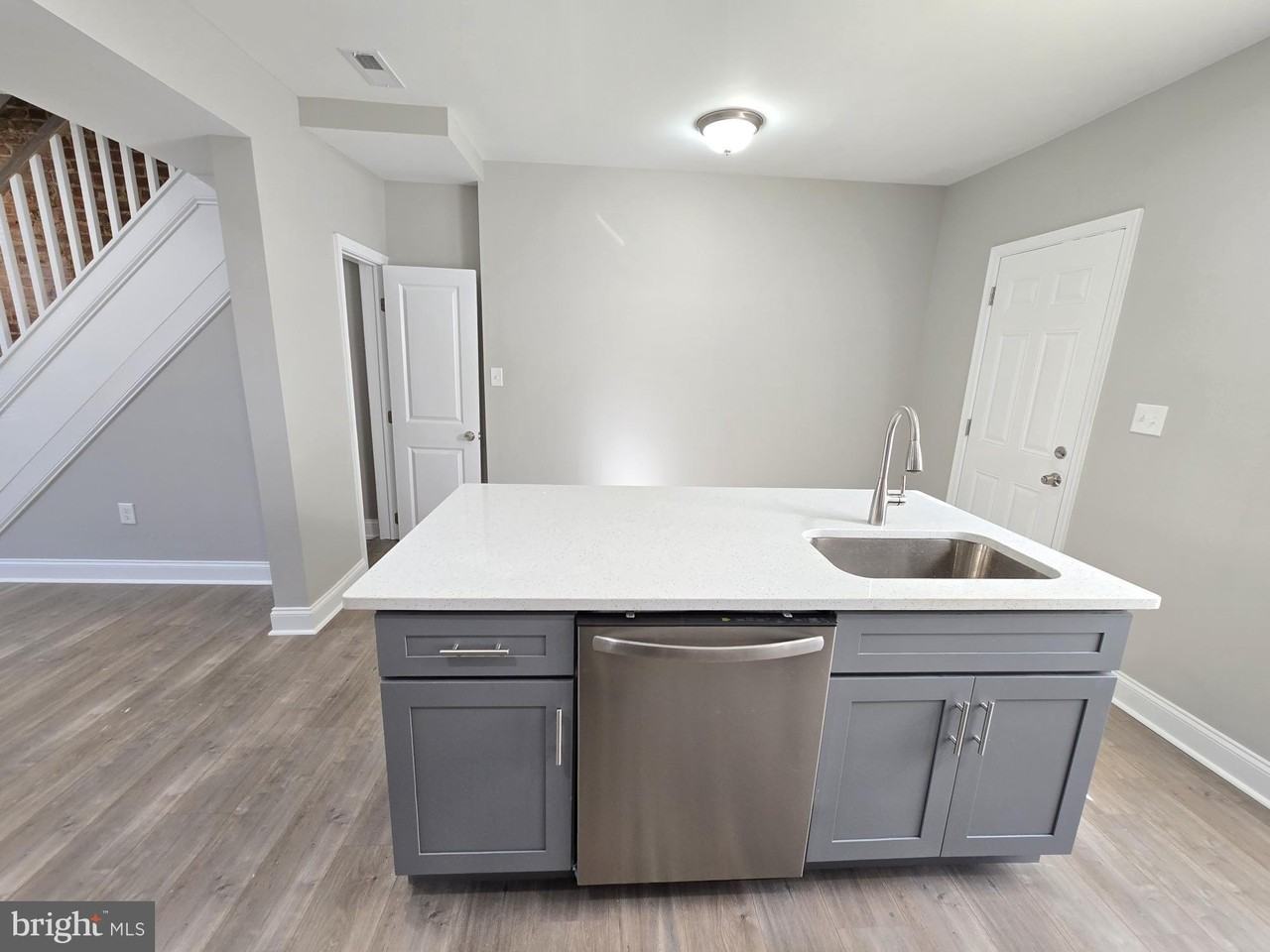 3169 Ravenwood Ave - Photo 6 of 18