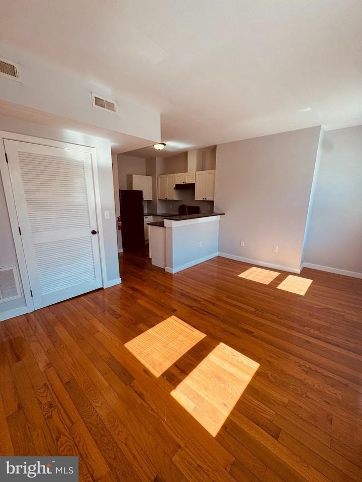 221 Market St - Photo 3 of 6