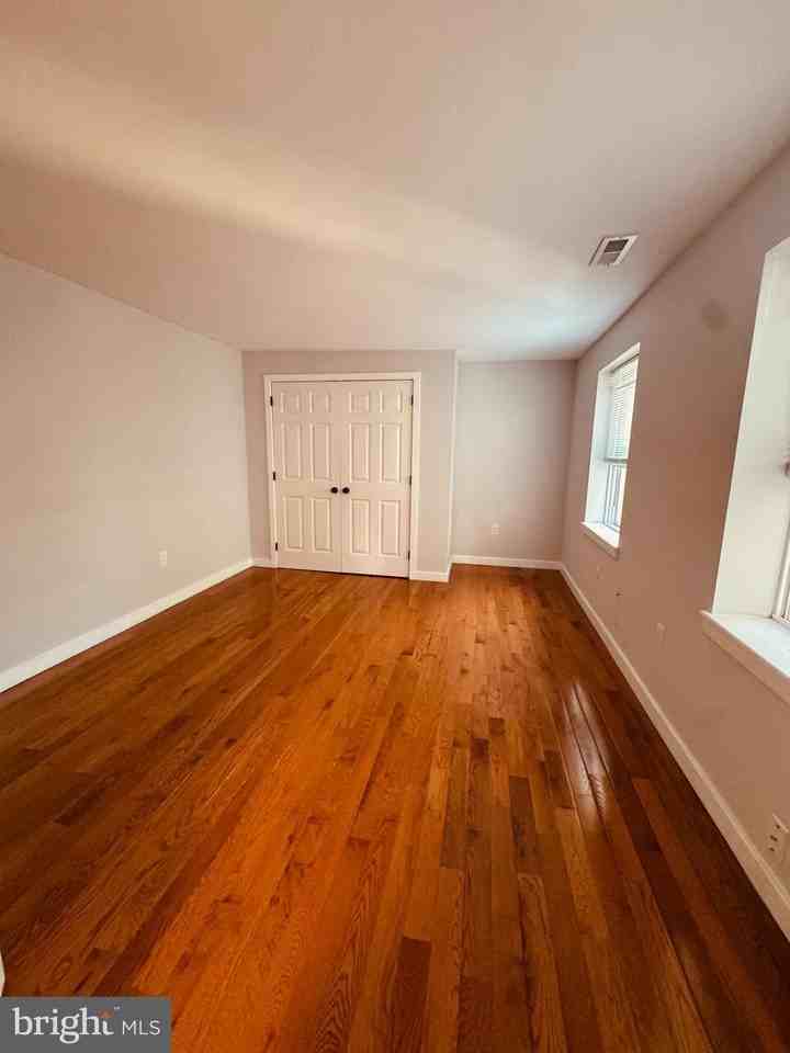 221 Market St - Photo 4 of 6