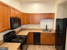 5 W Queen St Apt B #B - Photo 1 of 1
