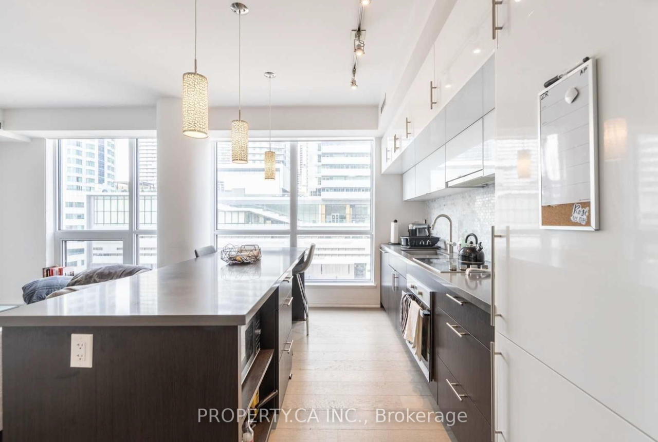 8 Mercer Street #911 - Photo 3 of 12