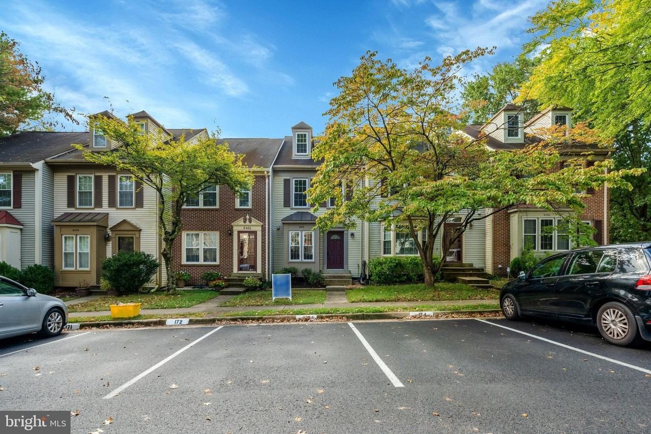 8482 Springfield Oaks Drive - Photo 3 of 48