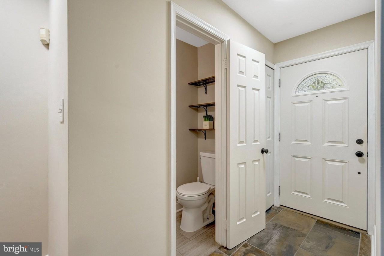 8482 Springfield Oaks Drive - Photo 6 of 48