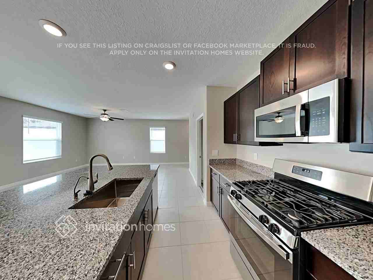 10355 Blue Plume Ct - Photo 7 of 19