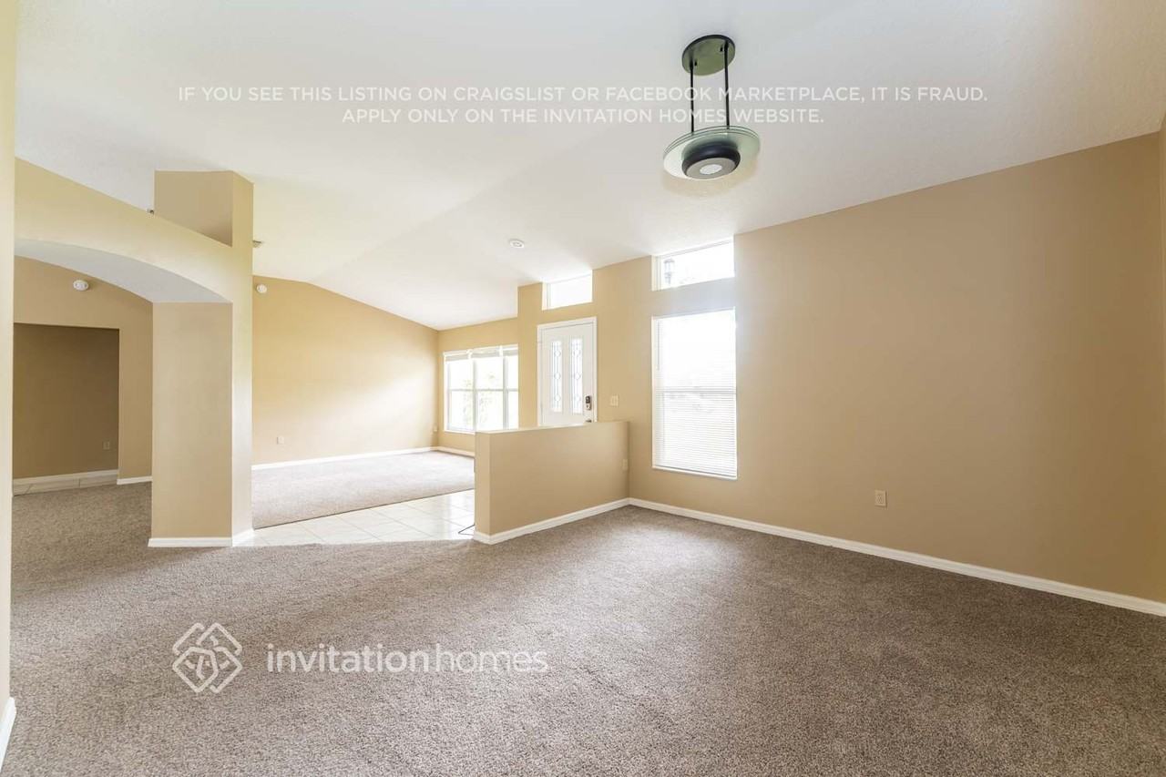 4300 Ridgemoor Dr N - Photo 4 of 17