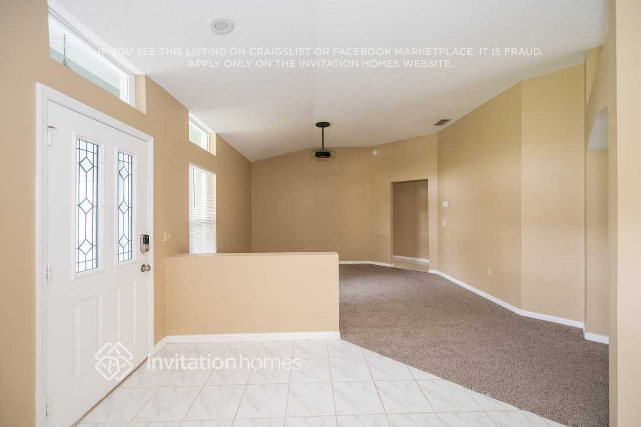 4300 Ridgemoor Dr N - Photo 3 of 17