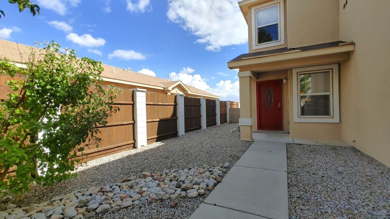 712 Sandy Dr Nw - Photo 2 of 22