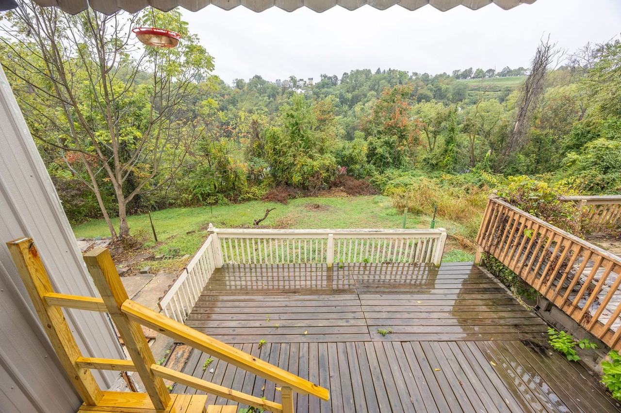 1910 Saint Paul St - Photo 4 of 17