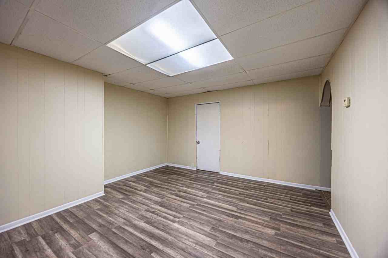 1910 Saint Paul St - Photo 7 of 17