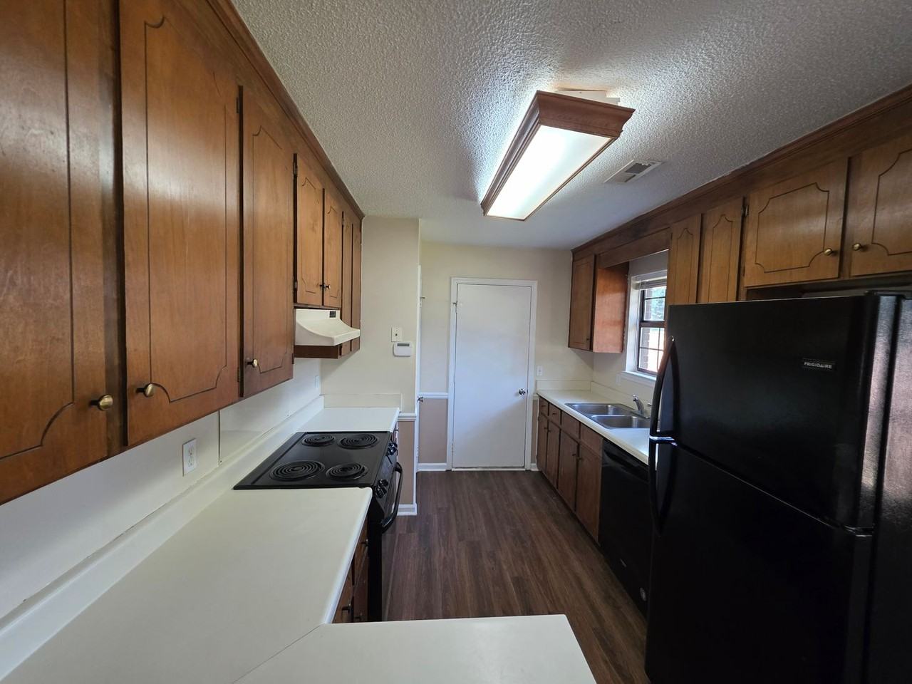 140 Elizabeth Dr - Photo 2 of 22