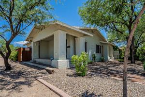 featured image of 701 E 5th St