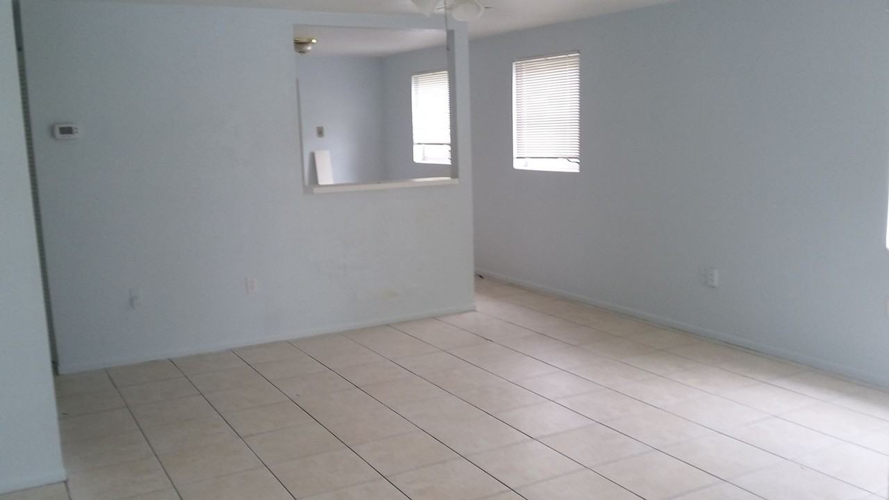 21st Street Ct W - Photo 4 of 15