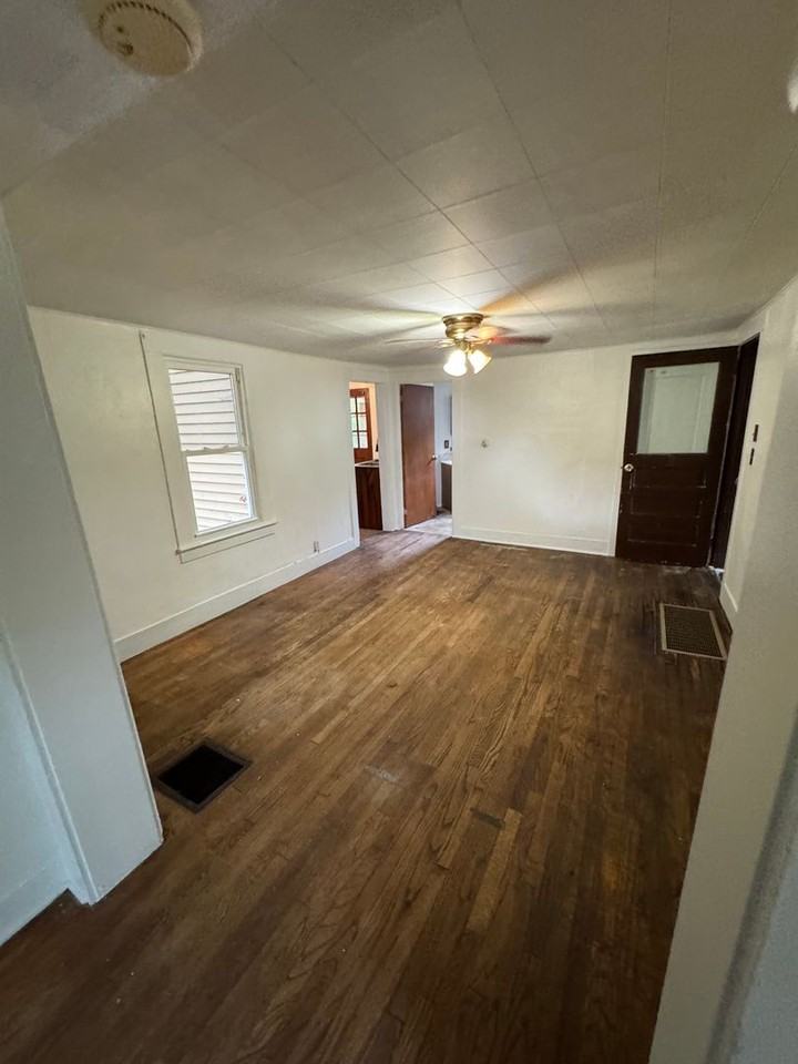 7 Union St - Photo 3 of 11