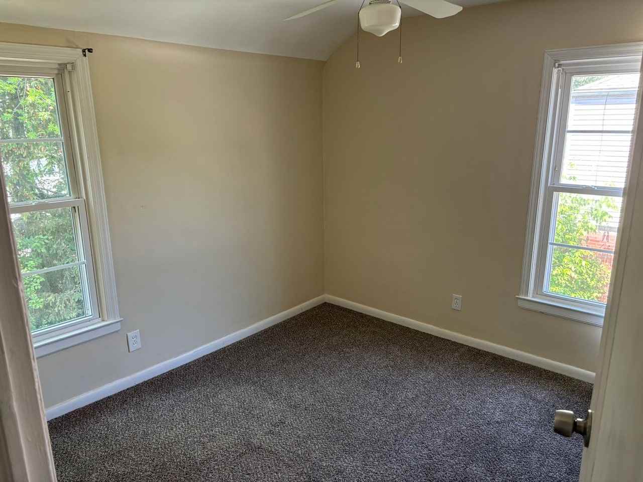 24991 Euclid Ave - Photo 4 of 7